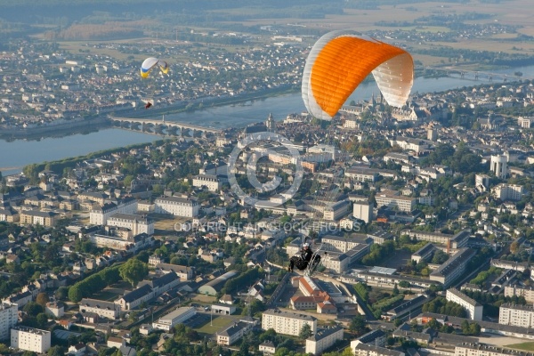 Survol aérien de Blois en paramoteur