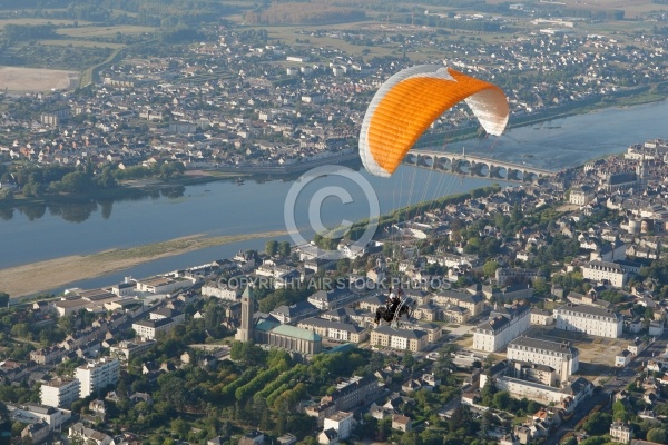 Survol aérien de Blois en paramoteur