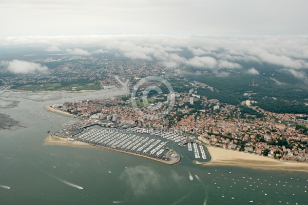 vue aérienne du port de plaisance d Arcachon, Gironde 33
