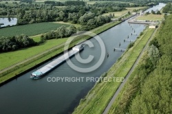Péniche, écluse de KÅnigsmacker, Moselle 57 Péniche, écluse de KÅnigsmacker, Moselle 57